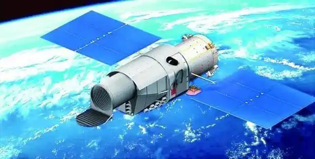 Fibra de carboni a les panells solars de l'estació espacial